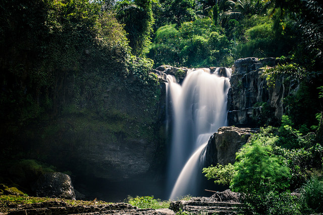 A Bali waterfalls photo by Vera van Oudheusden via flickr